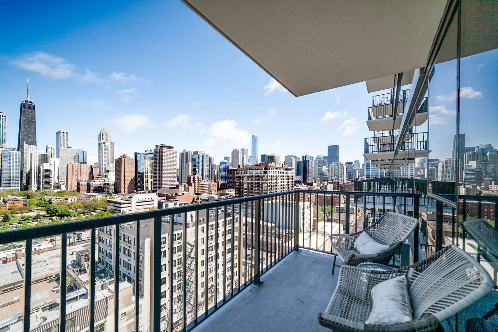 Gallery | Niche 905 | Downtown Chicago Apartments